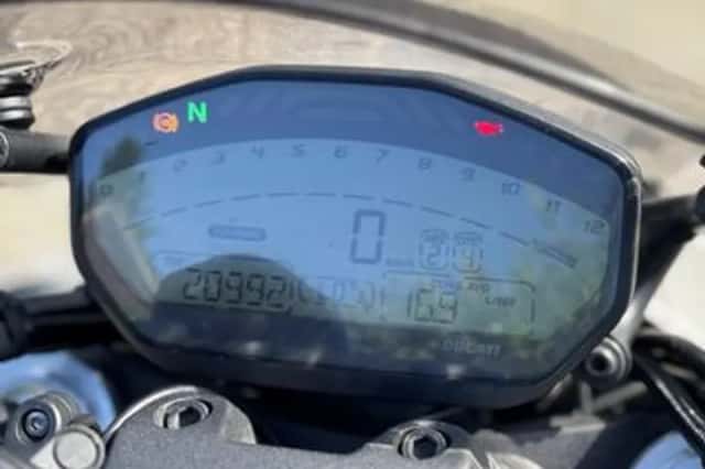 Ducati Monster 821 (2016) thumbnail 3