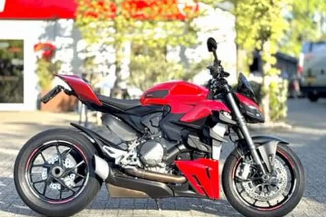 Ducati Streetfighter V2 (2022) thumbnail 1