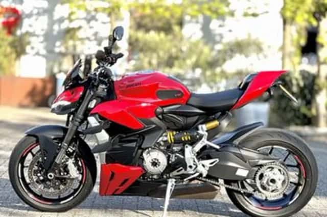 Ducati Streetfighter V2 (2022) thumbnail 2