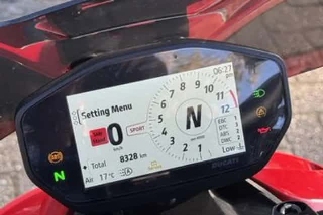 Ducati Streetfighter V2 (2022) thumbnail 5