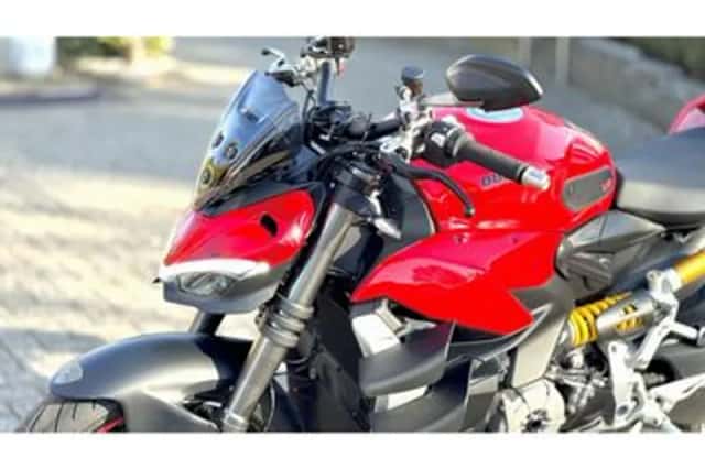 Ducati Streetfighter V2 (2022) thumbnail 6