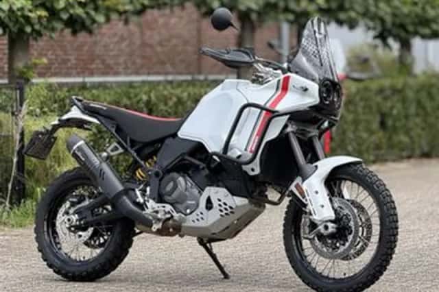 Ducati Desert X (2024) thumbnail 4