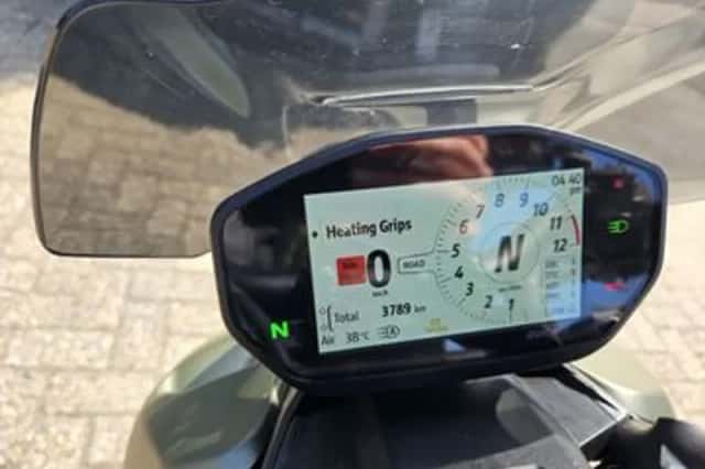 Ducati Streetfighter V2 (2024) thumbnail 3