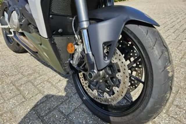 Ducati Streetfighter V2 (2024) thumbnail 5