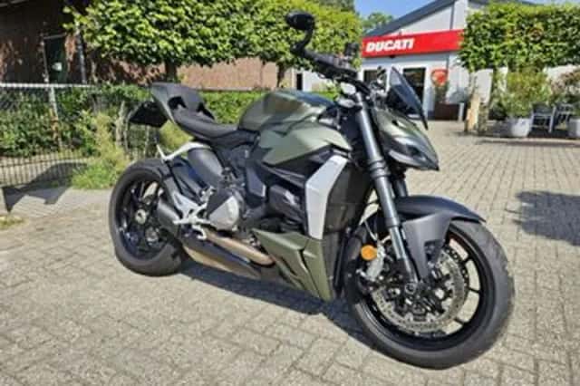 Ducati Streetfighter V2 (2024) thumbnail 6