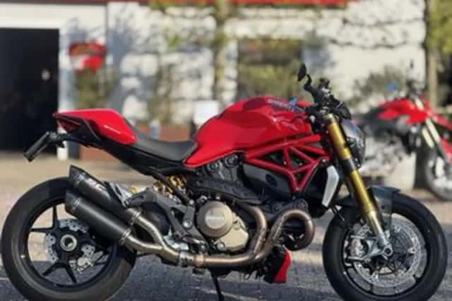Ducati Monster 1200 S (2016) thumbnail 1