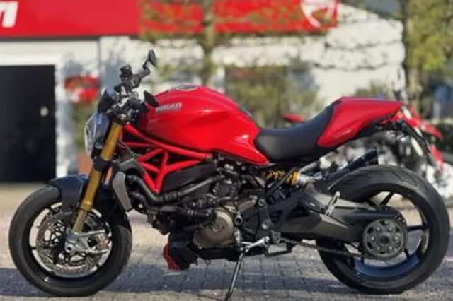 Ducati Monster 1200 S (2016) thumbnail 2
