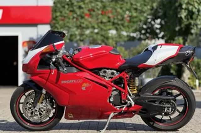 Ducati 999 (2005) thumbnail 2