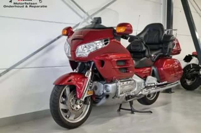 Honda GL 1800 GOLDWING (2001) thumbnail 2