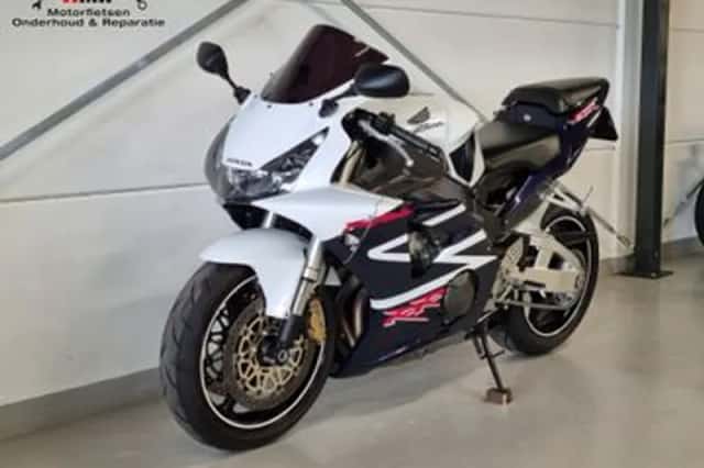 Honda CBR 900 RR FIREBLADE (2002) thumbnail 2
