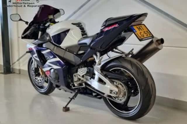 Honda CBR 900 RR FIREBLADE (2002) thumbnail 3