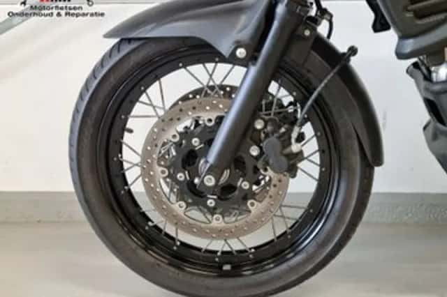 Suzuki V-Strom (2016) thumbnail 6