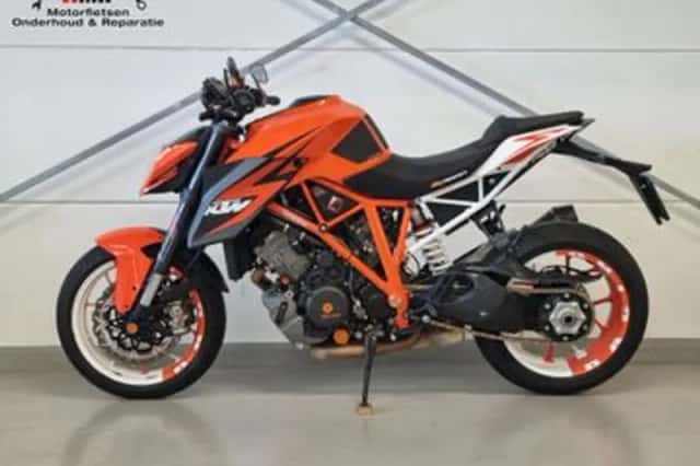 KTM 1290 Super Duke (2016) thumbnail 1