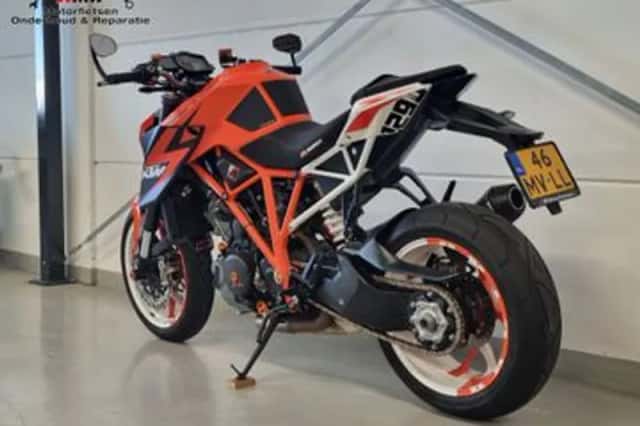 KTM 1290 Super Duke (2016) thumbnail 3