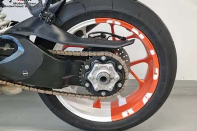 KTM 1290 Super Duke (2016) thumbnail 4