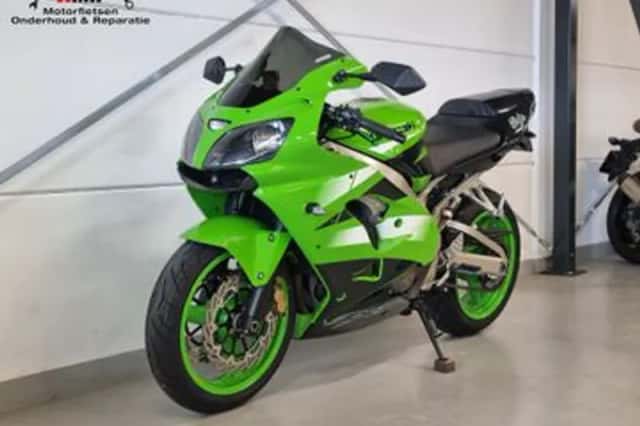 Kawasaki ZX 9R Ninja (2002) thumbnail 2