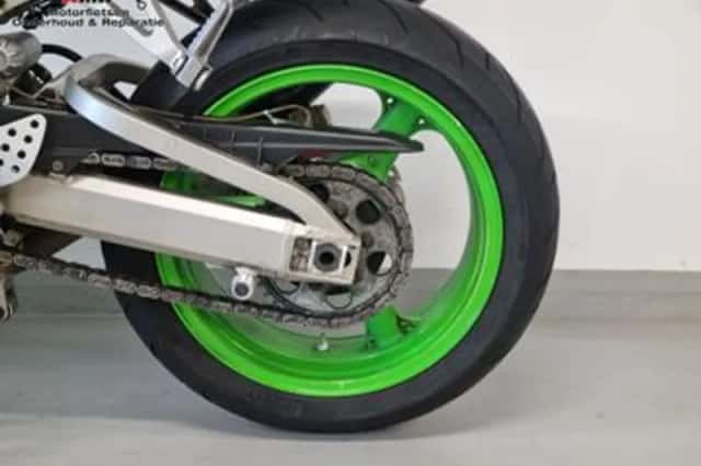 Kawasaki ZX 9R Ninja (2002) thumbnail 4