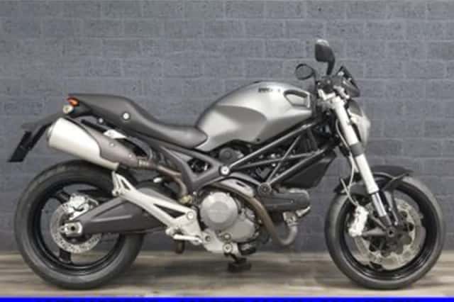 Ducati M 696 (2010) thumbnail 1