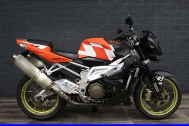 Aprilia Tuono 1000 R (2006) thumbnail 1