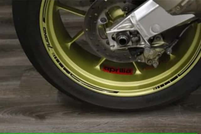 Aprilia Tuono 1000 R (2006) thumbnail 5
