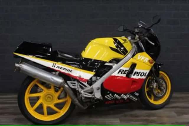 Honda VFR 400 R (1988) thumbnail 4