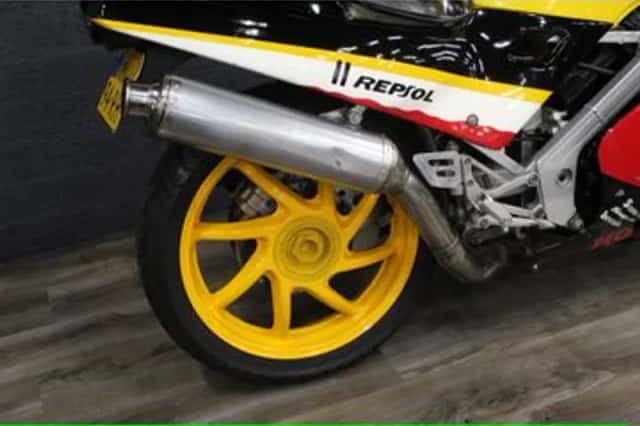 Honda VFR 400 R (1988) thumbnail 5