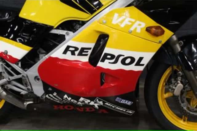 Honda VFR 400 R (1988) thumbnail 6