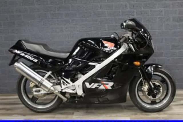 Honda VFR 400 R (1987) thumbnail 1