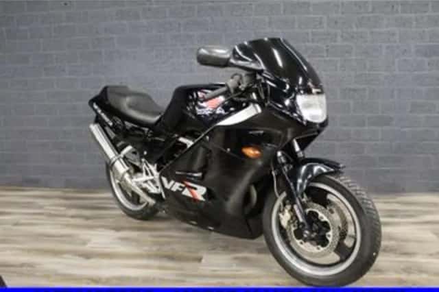 Honda VFR 400 R (1987) thumbnail 2