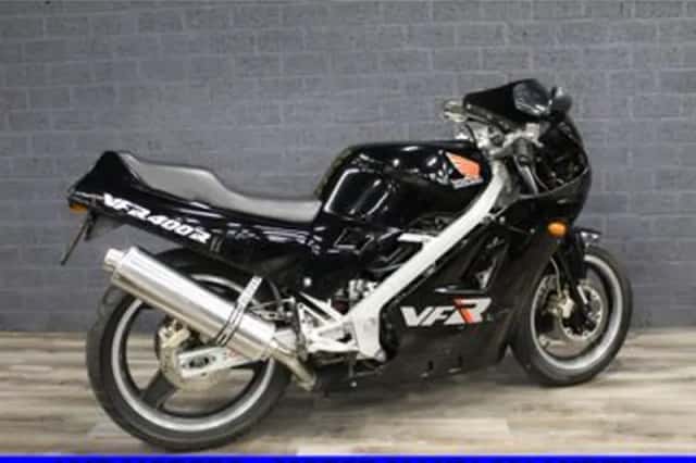 Honda VFR 400 R (1987) thumbnail 3