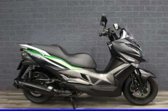 Kawasaki J 300 (2014) thumbnail 1