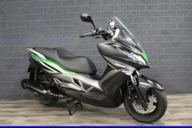 Kawasaki J 300 (2014) thumbnail 2