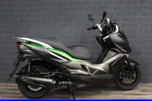 Kawasaki J 300 (2014) thumbnail 3