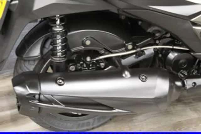 Kawasaki J 300 (2014) thumbnail 4