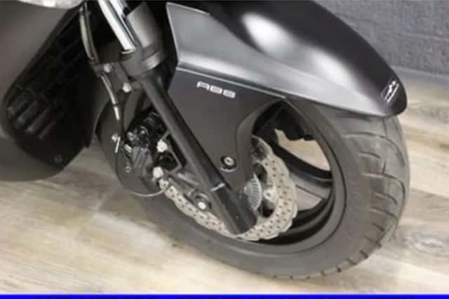 Kawasaki J 300 (2014) thumbnail 5