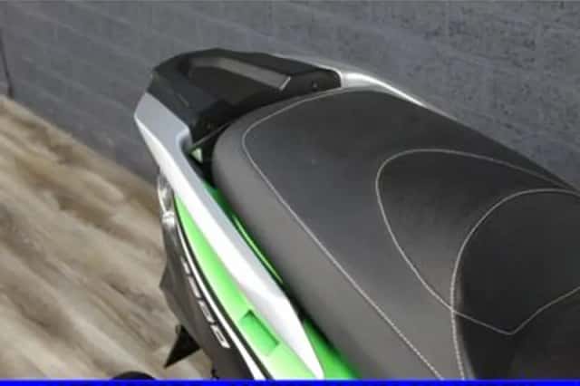 Kawasaki J 300 (2014) thumbnail 6