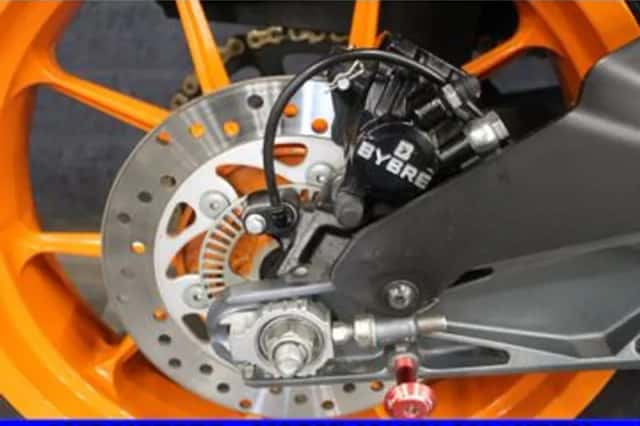 KTM RC 390 (2015) thumbnail 5