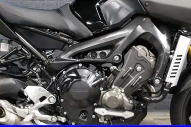 Yamaha MT-09 (2016) thumbnail 3