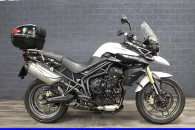 Triumph Tiger 800 (2011) thumbnail 1