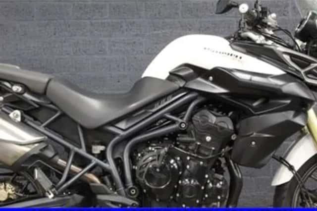 Triumph Tiger 800 (2011) thumbnail 3
