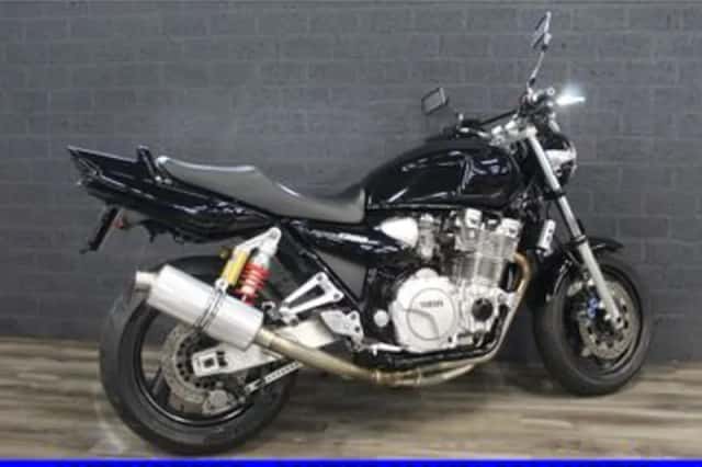 Yamaha XJR 1300 (2001) thumbnail 3