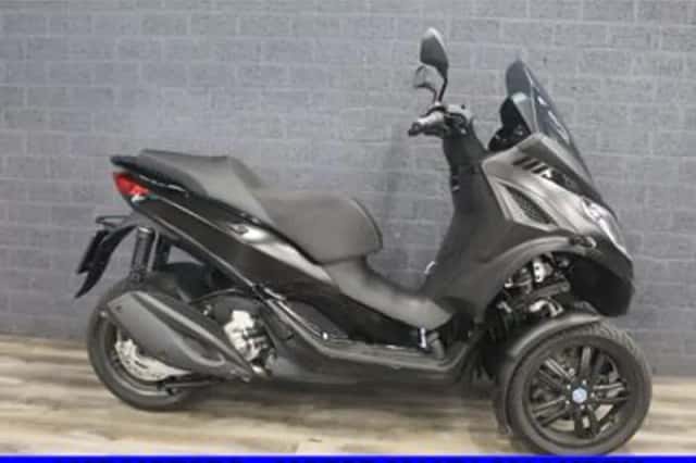 Piaggio MP3 300 HPE (2024) thumbnail 1