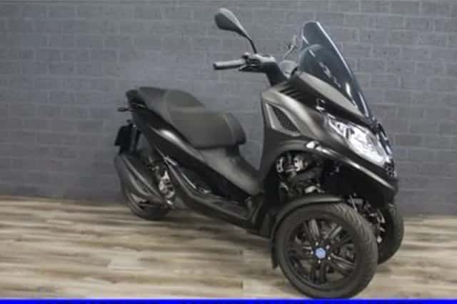 Piaggio MP3 300 HPE (2024) thumbnail 2