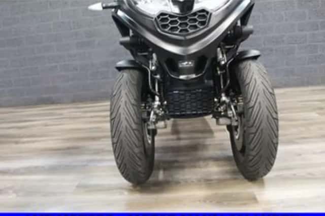 Piaggio MP3 300 HPE (2024) thumbnail 3