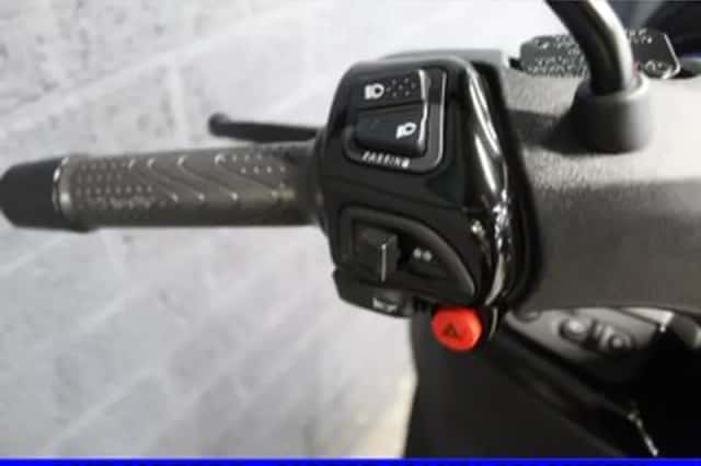 Piaggio MP3 300 HPE (2024) thumbnail 6