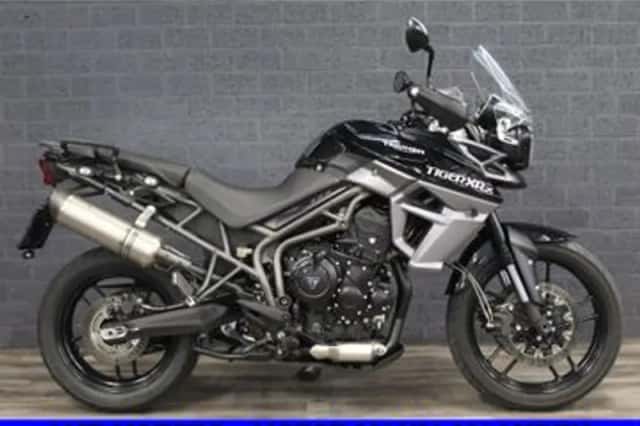 Triumph Tiger 800 XRX (2015) thumbnail 1