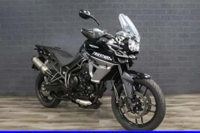 Triumph Tiger 800 XRX (2015) thumbnail 2