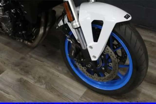 Suzuki GSX-8S (2024) thumbnail 4