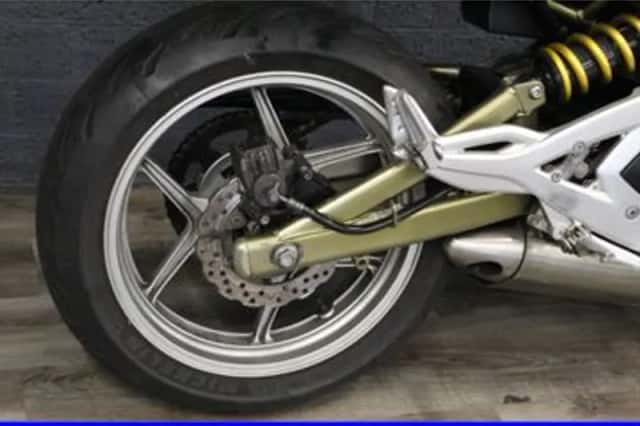 Kawasaki Er-6n (2005) thumbnail 4