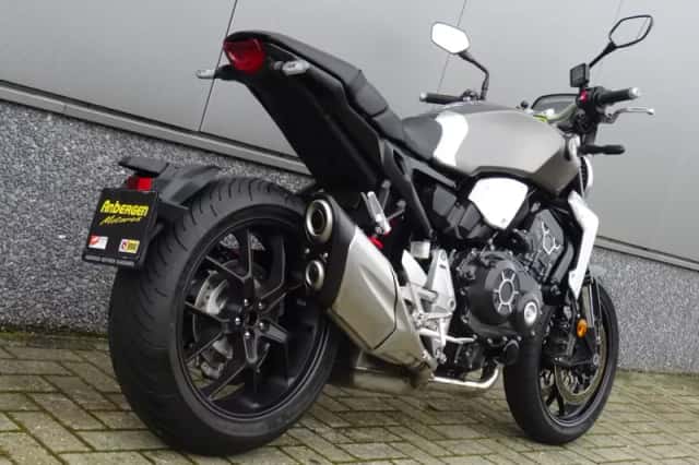 Honda CB1000R (2018) thumbnail 3
